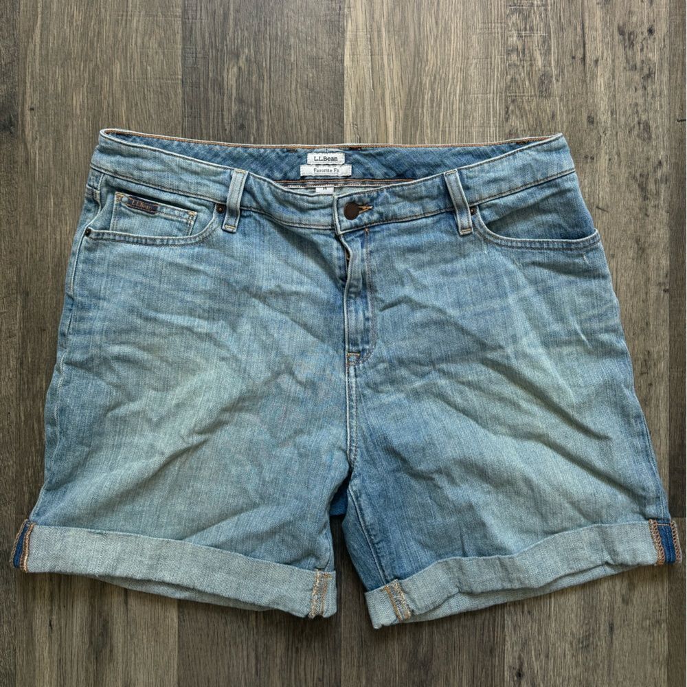 WOMENS PLUS SIZE LL BEAN SHORTS SIZE 14